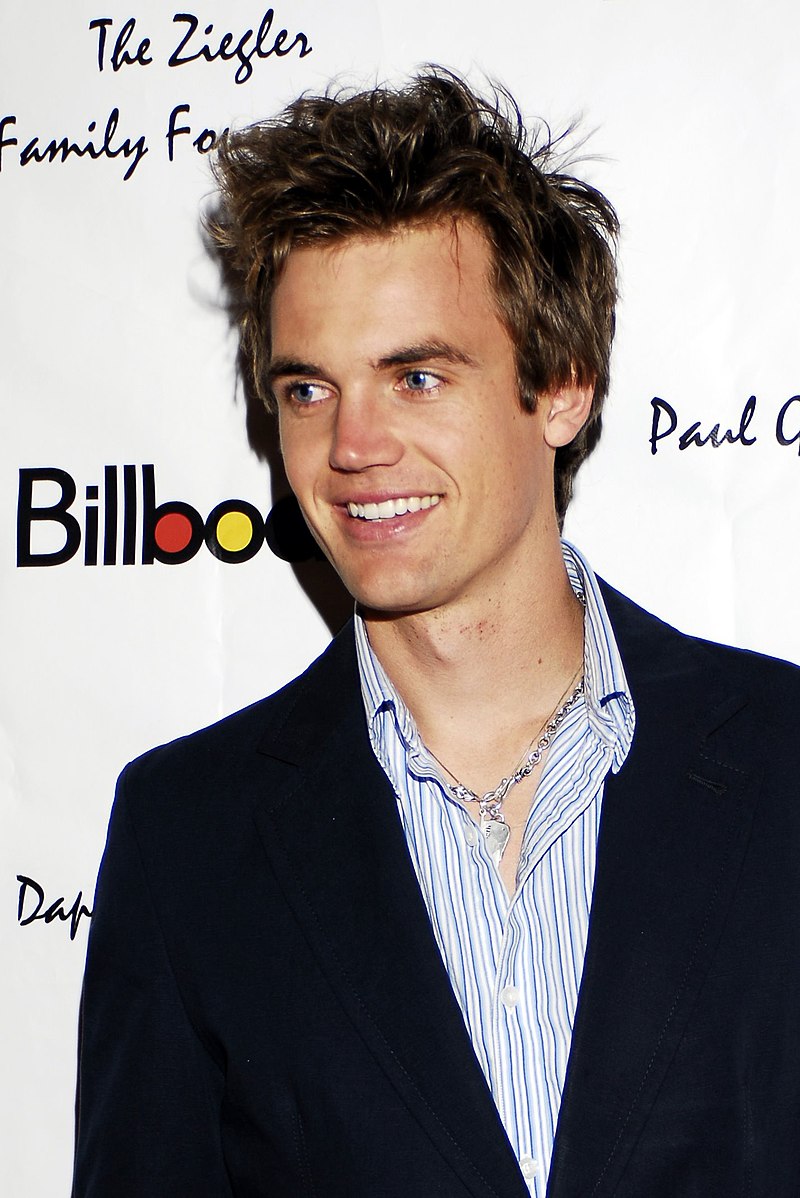 Tyler Hilton — PianoKafe.com