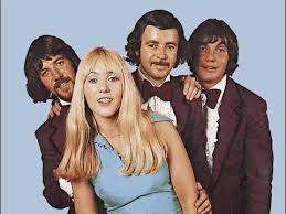 Middle Of The Road — PianoKafe.com