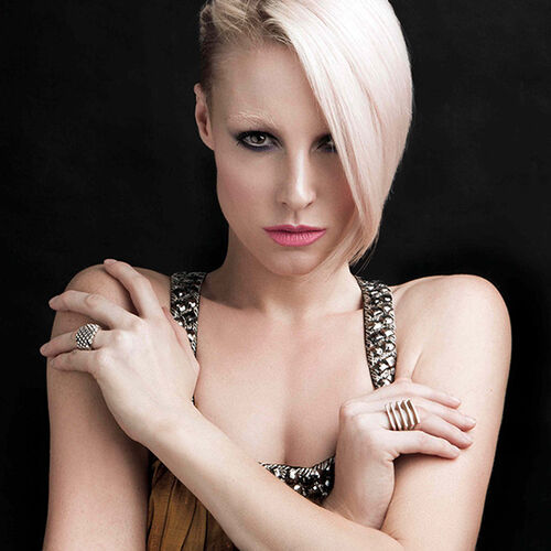 Emma Hewitt — PianoKafe.com