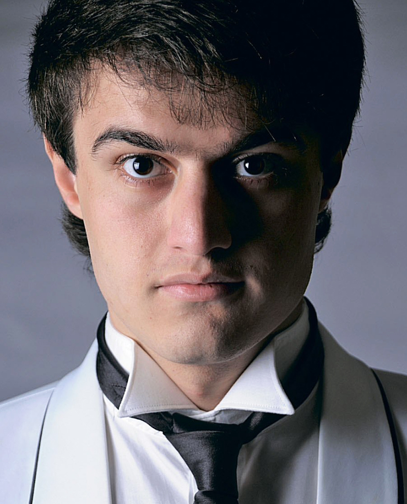 Айдамир Мугу — PianoKafe.com