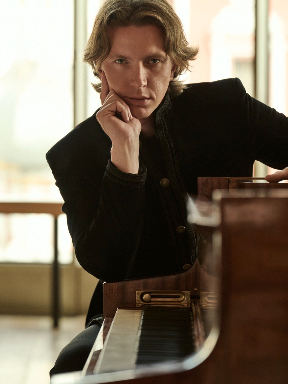 Nikola Melnikov — PianoKafe.com