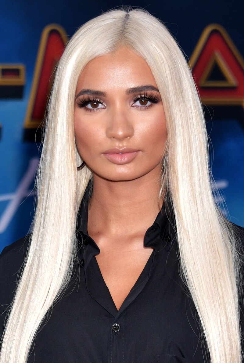 Pia Mia — PianoKafe.com