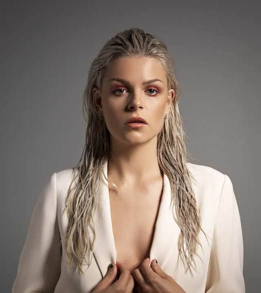 Davina Michelle — PianoKafe.com