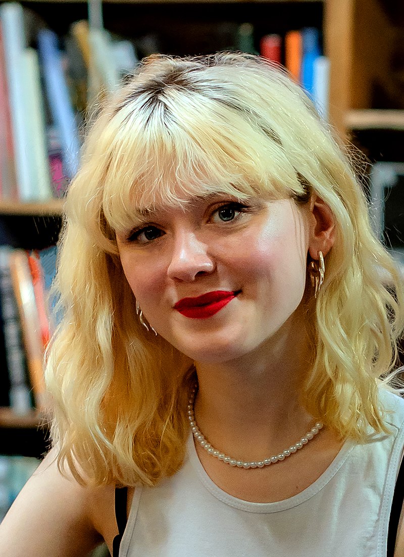 Maisie Peters — PianoKafe.com