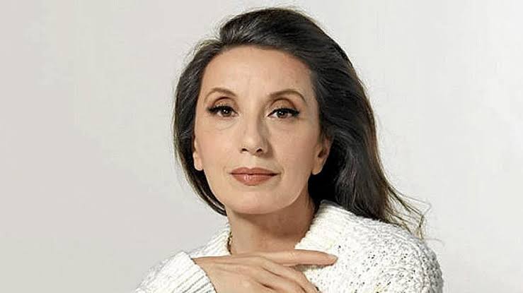 Luz Casal — PianoKafe.com
