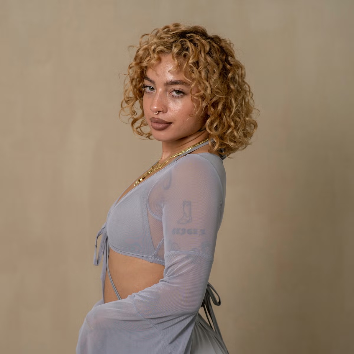 Kiana Lede — PianoKafe.com