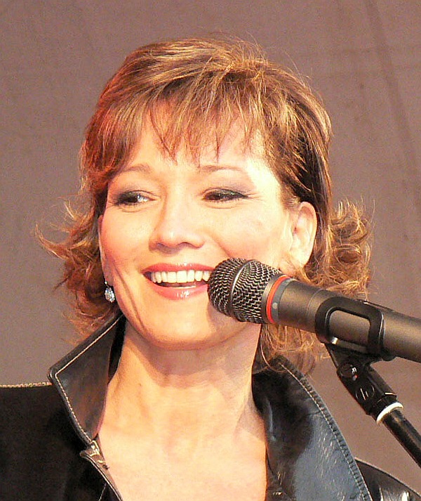 Katica Illényi — PianoKafe.com
