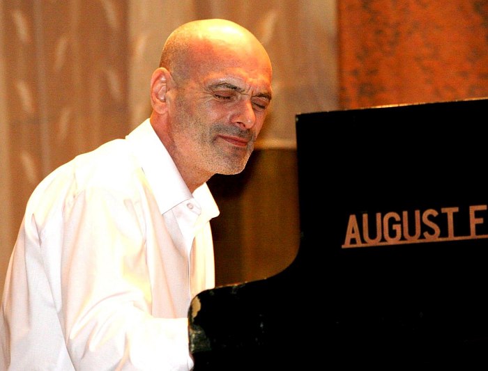 Юрий Соболев — PianoKafe.com