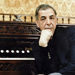 Микаэл Таривердиев