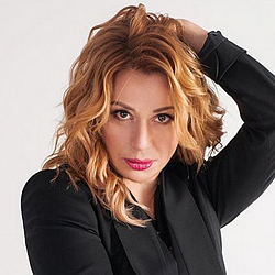 Алёна Апина